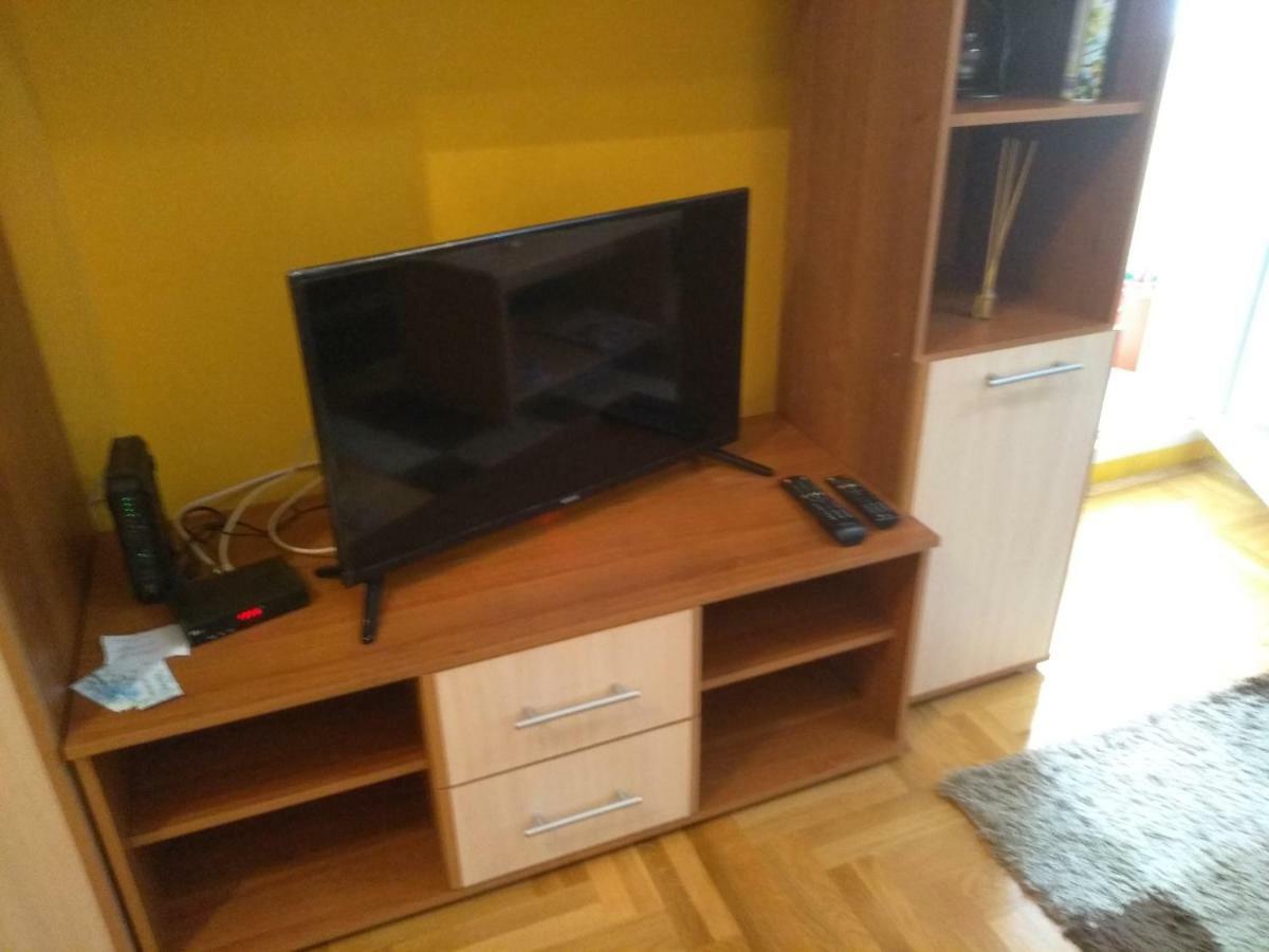Apartman Marina Sa Garazom Novi Sad Exteriör bild